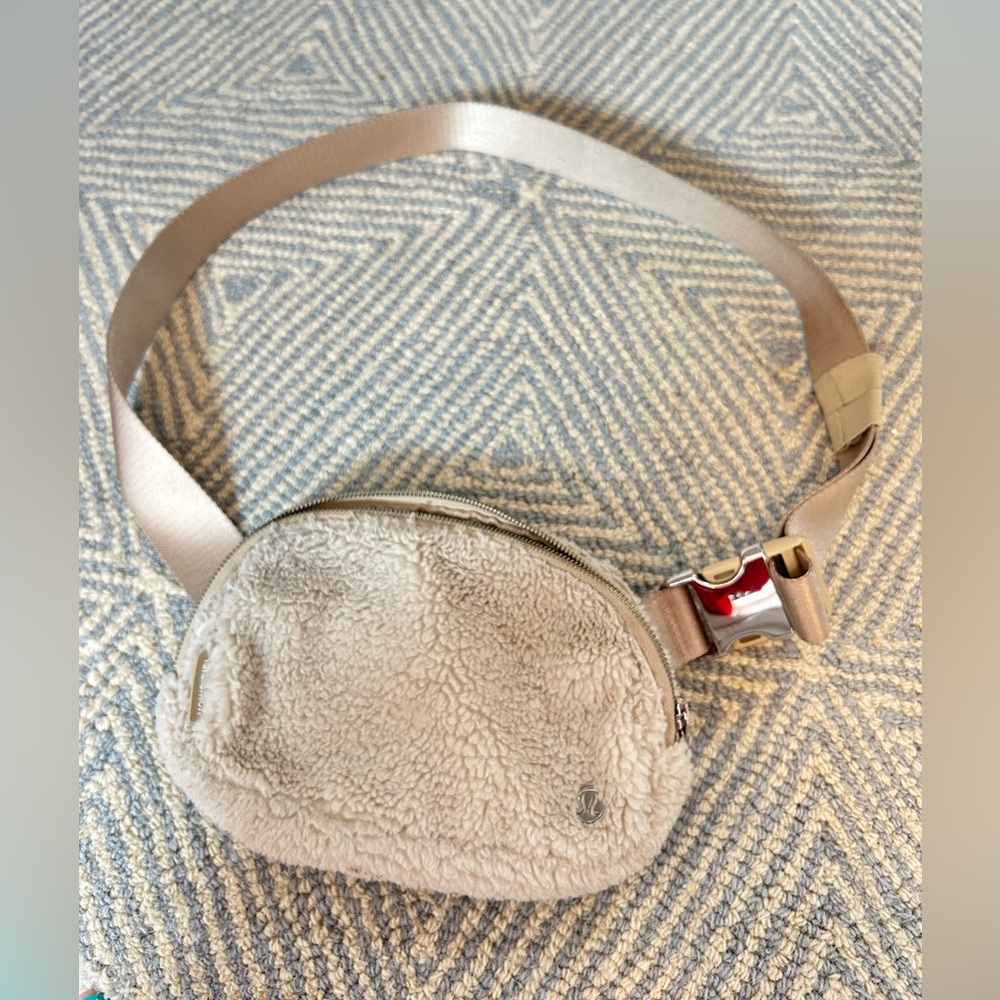 Lululemon Teddy Bum Bag